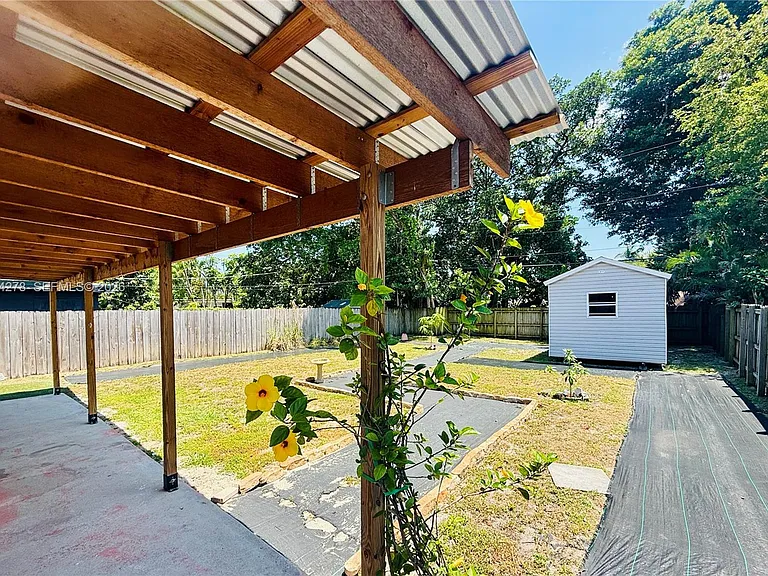 2318 Dewey St — Photo 1