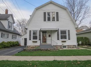 113 Grant St, Chelsea, MI 48118