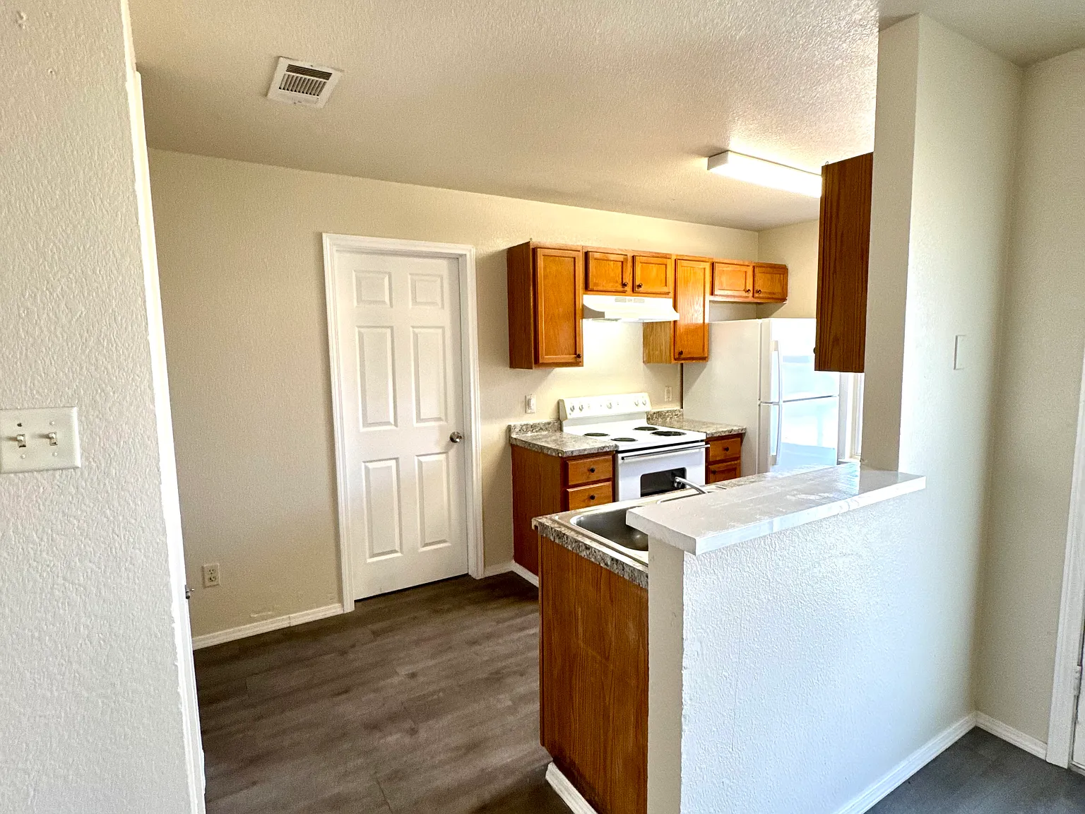 2 bed, 803 sqft, $745 — Photo 4