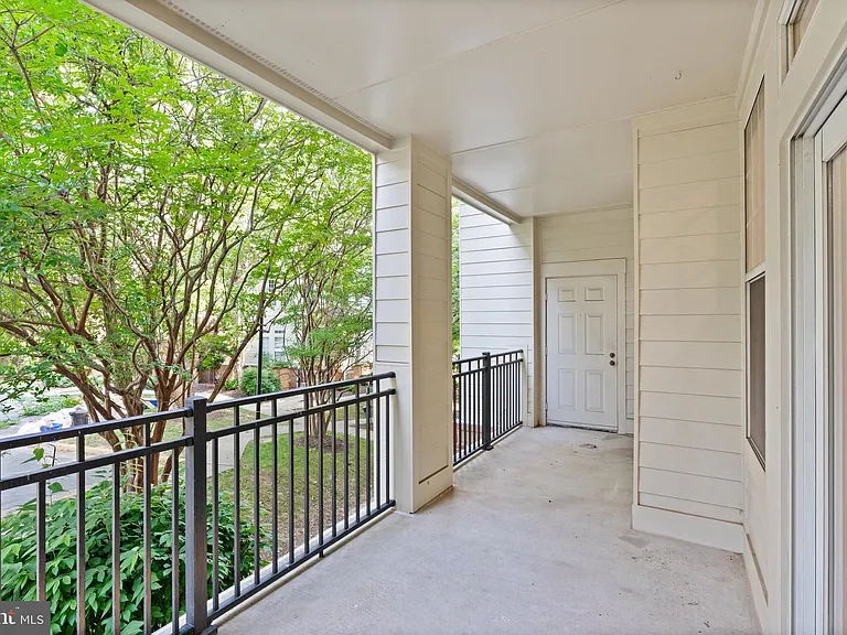 1324 Garden Wall Cir #305 — Photo 30