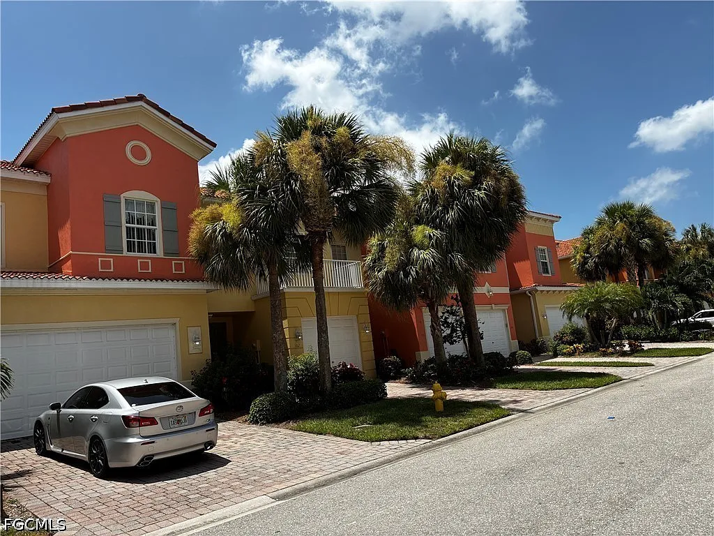 3 bed, 2.5 bath, 1819 sqft, $1,850 — Photo 3