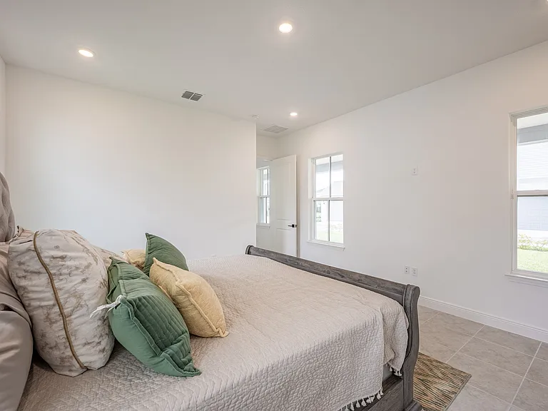 10132 Peebles St — Photo 33
