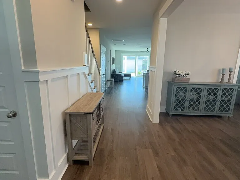 393 Oak Park St — Photo 3