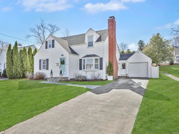 7 Greenacres Avenue, West Hartford, CT 06107