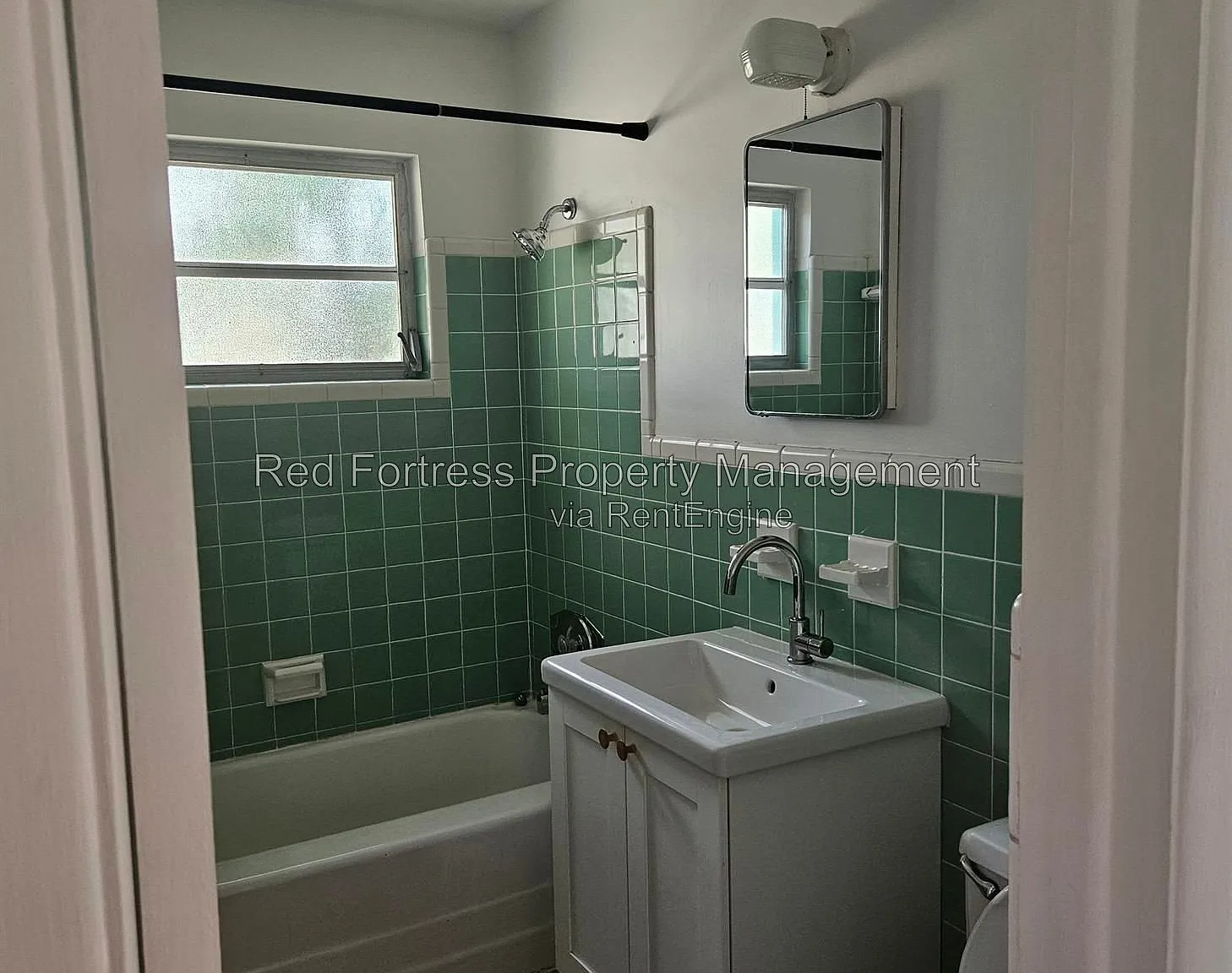 4 bed, 2.0 bath, 1648 sqft, $2,099 — Photo 4