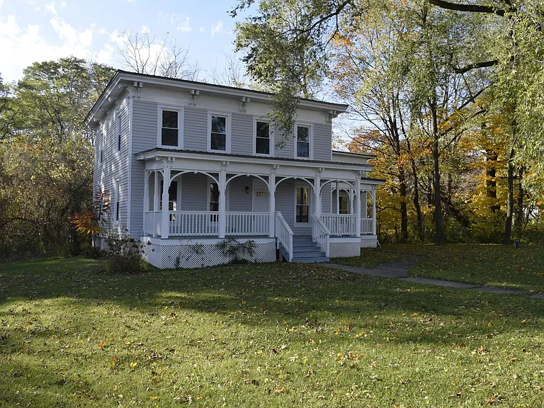 426 Davis Rd — Photo 6
