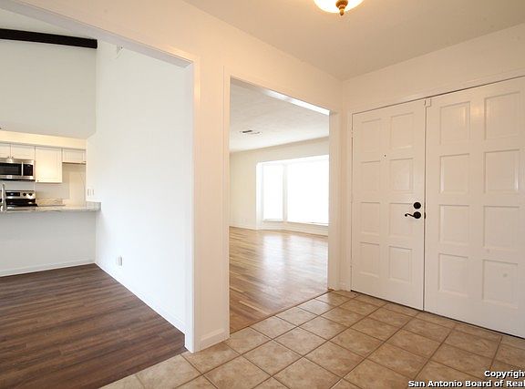 2nd image of 6814 Lake Glen St