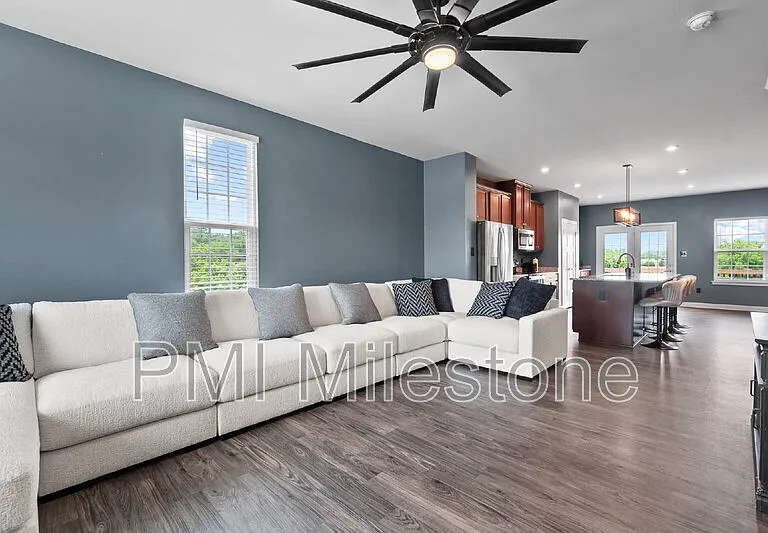 367 Ontario Dr #FALLING WATERS — Photo 17