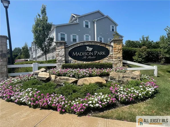 39 Emily Ct, Hazlet, NJ 07730