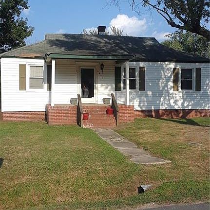 2nd image of 611 Queen Anne Dr