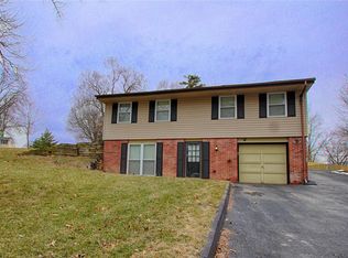 801 Chatelet Ln, Ballwin, MO