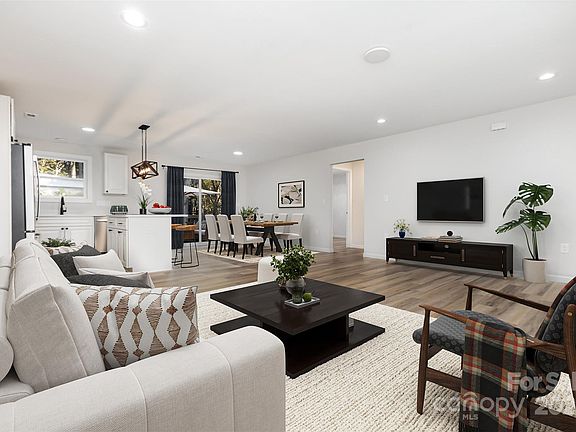 4th image of 150 Woodrun Dr