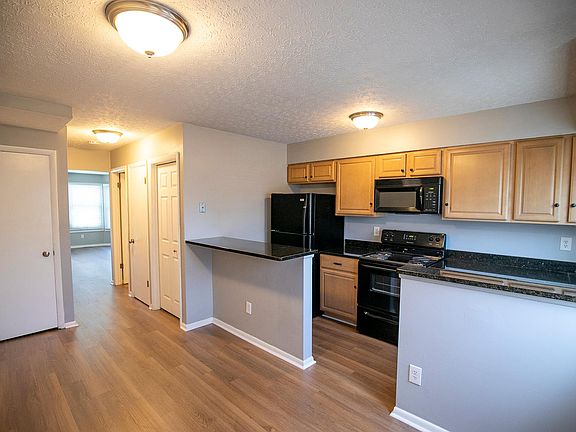 5th image of 1098 Highland St