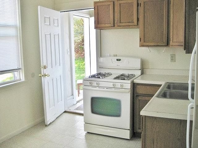 2nd image of 90 Kaufmann Ave