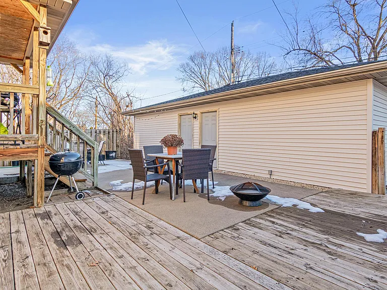 1012 Burgess St — Photo 26