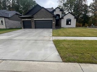 50315 Arcadia Dr, Macomb, MI 48042