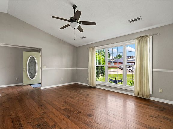 5th image of 108 Greenwood