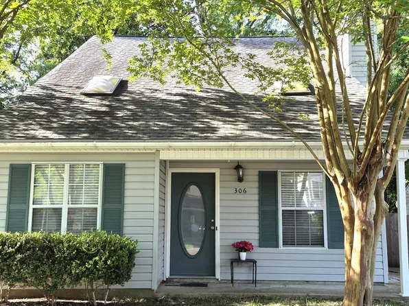 306 N Grove Cir, Brandon, MS 39047