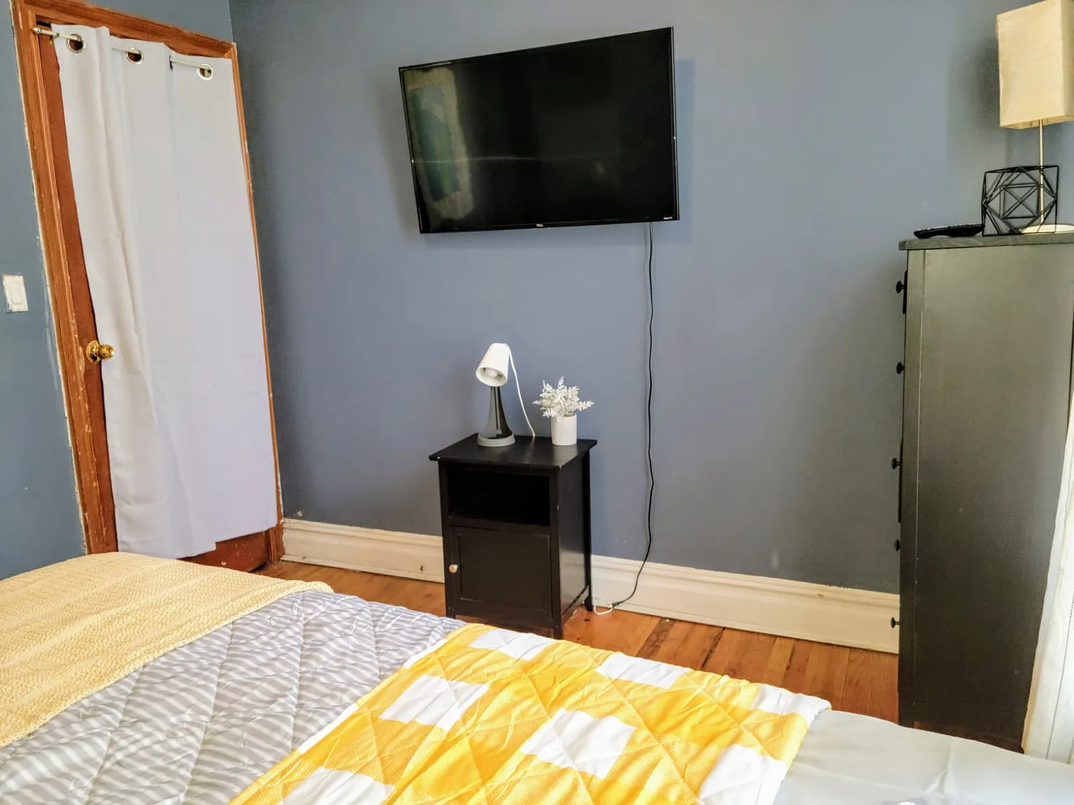 3 bed, $1,100 — Photo 3