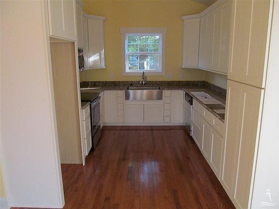 5th image of 1005 W Oak Island Drive