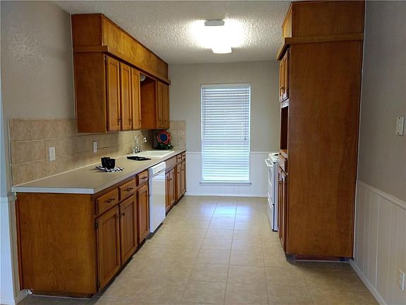3rd image of 6704 Fair Meadows Dr