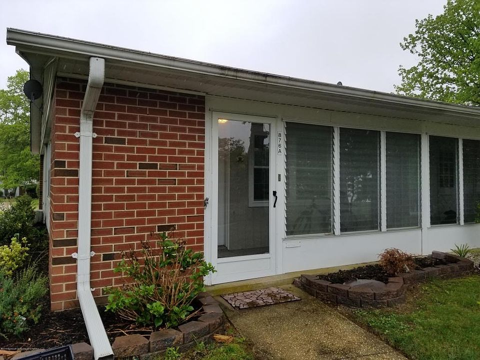 1st image of 876A Balmoral Ct #100A