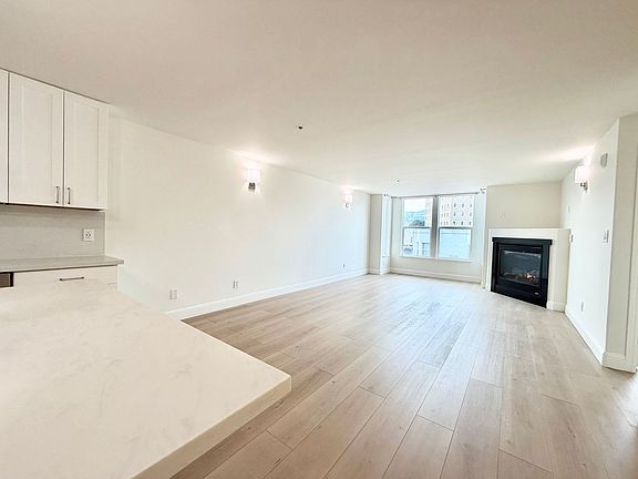 5th image of 3175 Mission St APT 302