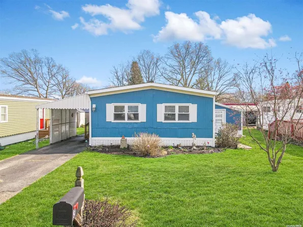 3 Gaye Lane, Bohemia, NY 11716
