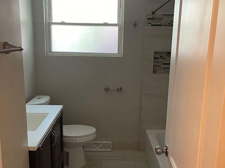 2316 W Arthur Ave #2 — Photo 9