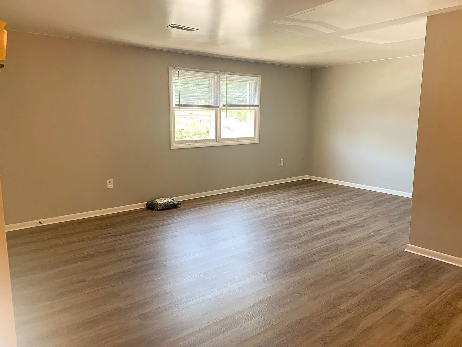 2 bed, 1.0 bath, $1,375 — Photo 3