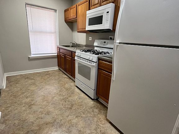 3rd image of 4946 W Adams St #316A
