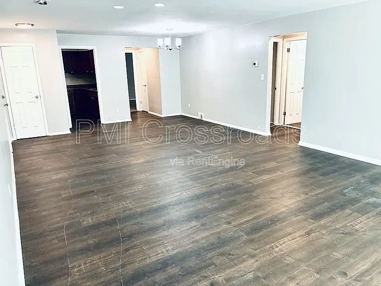 Riviera Manor — Photo 23