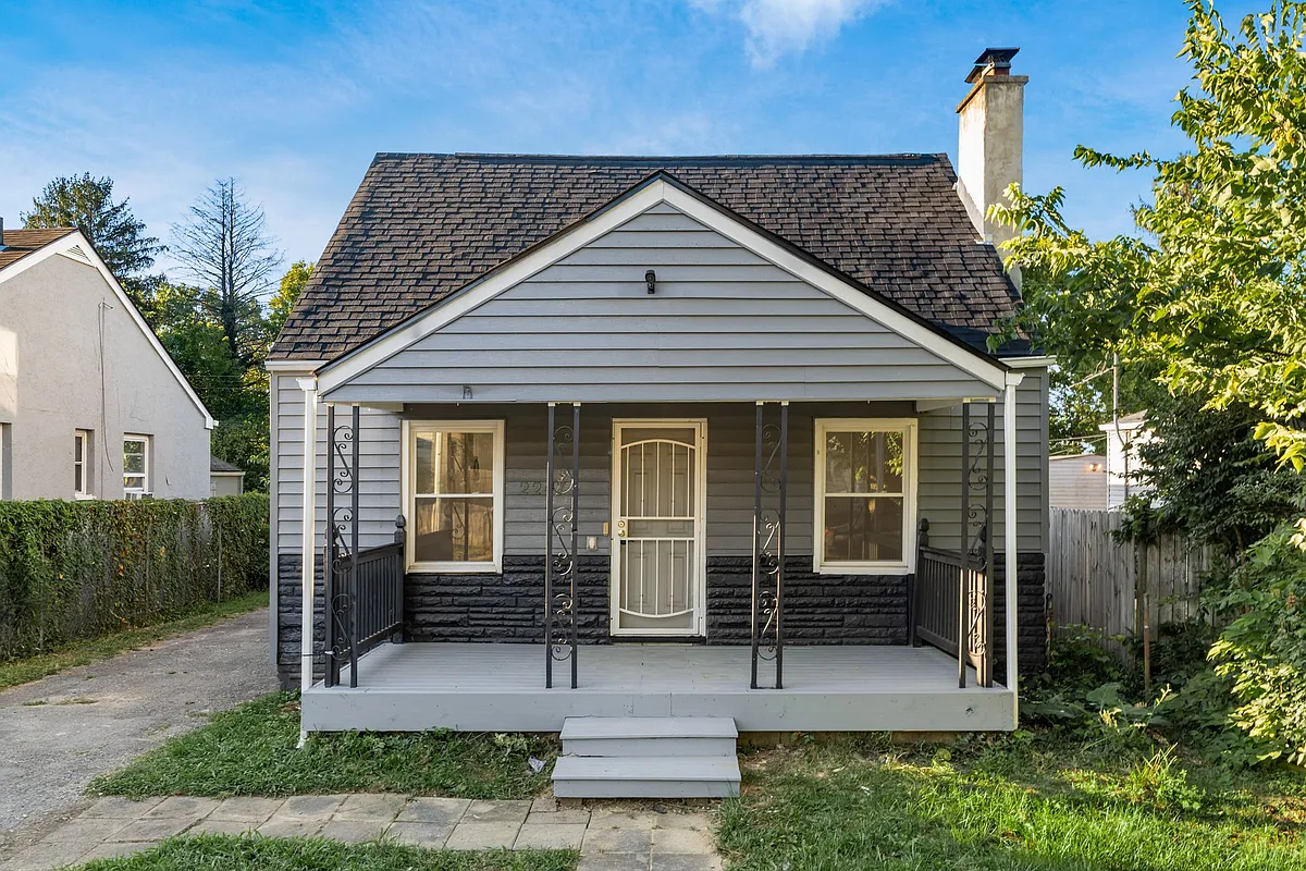 Building Photo - 2247 Safford Ave