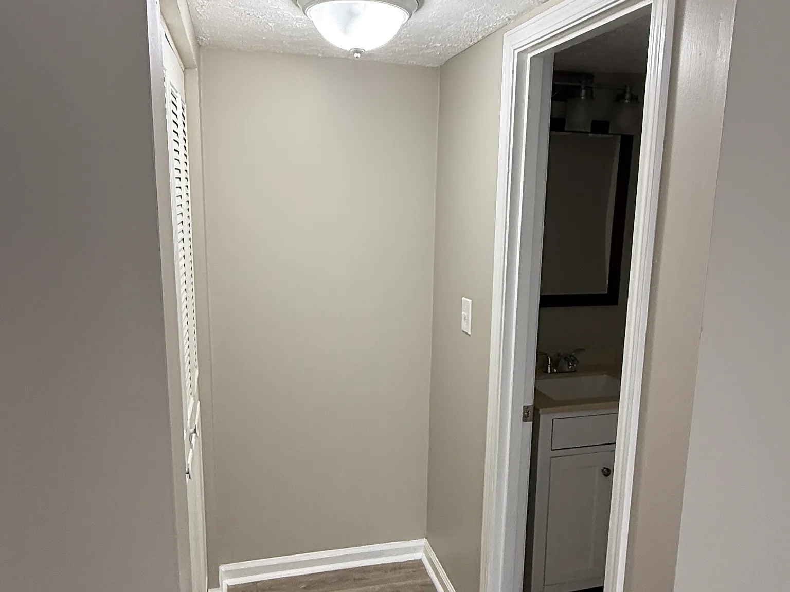 265 Hedgewood Ct — Photo 3