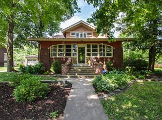 207 Woodland Ave, Bloomington, IL 61701