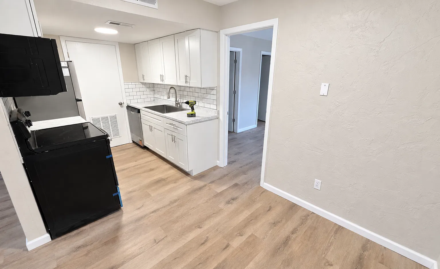 1 bed, 650 sqft, $1,000 — Photo 2