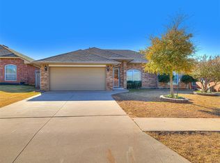 604 Manhattan Dr, Moore, OK 73160