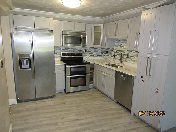 2nd image of 2910 NE 10th Avenue