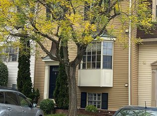 5747 Burke Towne Ct, Burke, VA 22015