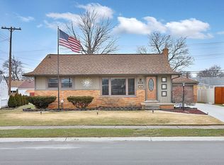 6736 Elizabeth St, Garden City, MI 48135