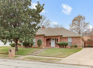 2813 Clearmeadow Dr, Bedford, TX 76021