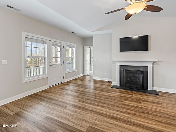 4th image of 1926 Tara Court #201