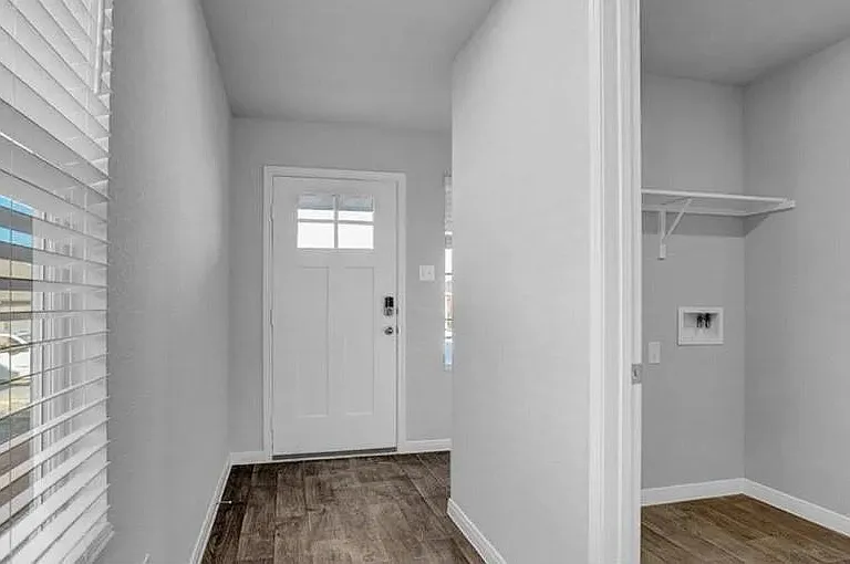 211 Hamilton Pool Ln — Photo 10