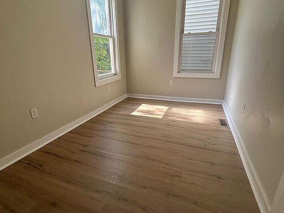 3rd image of 139 N 11th St Floor 1
