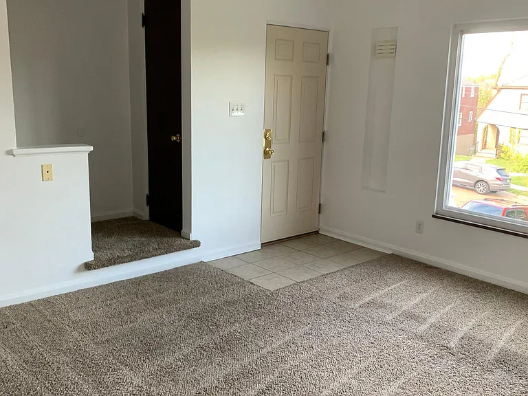 172 Morrison Dr — Photo 1
