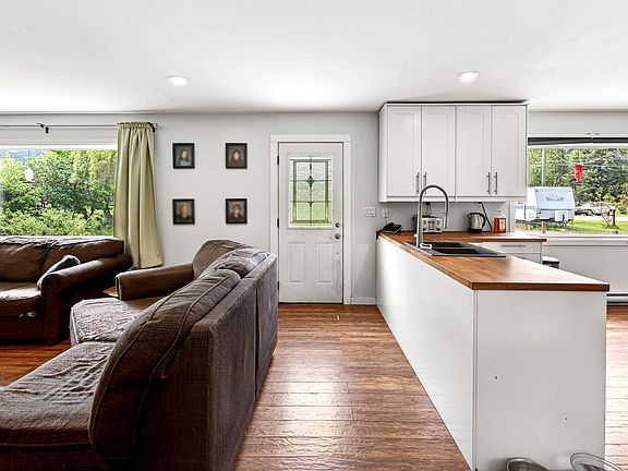 2nd image of 1256 Hern Rd