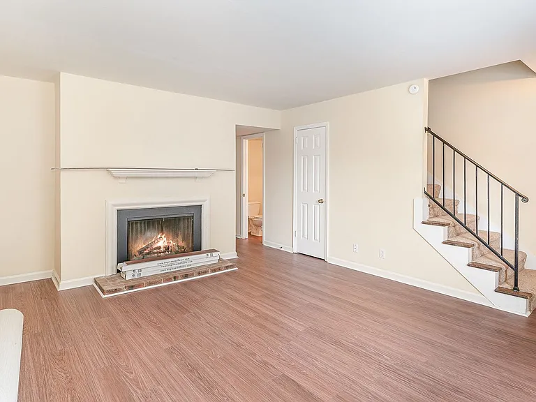 5869 Brentwood Trce — Photo 3
