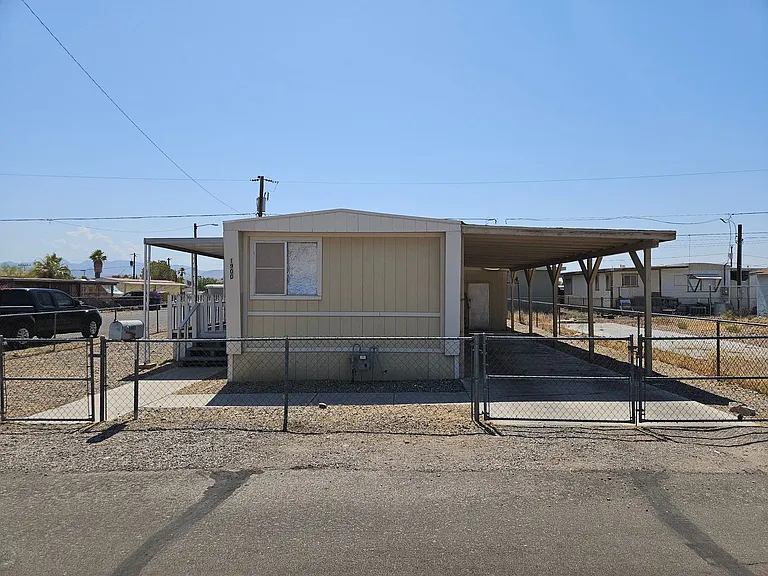1900 Diamond Dr — Photo 2