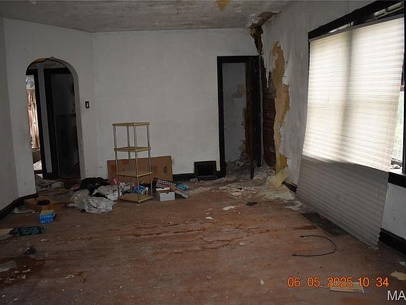 5th image of 3835 Oakridge Blvd