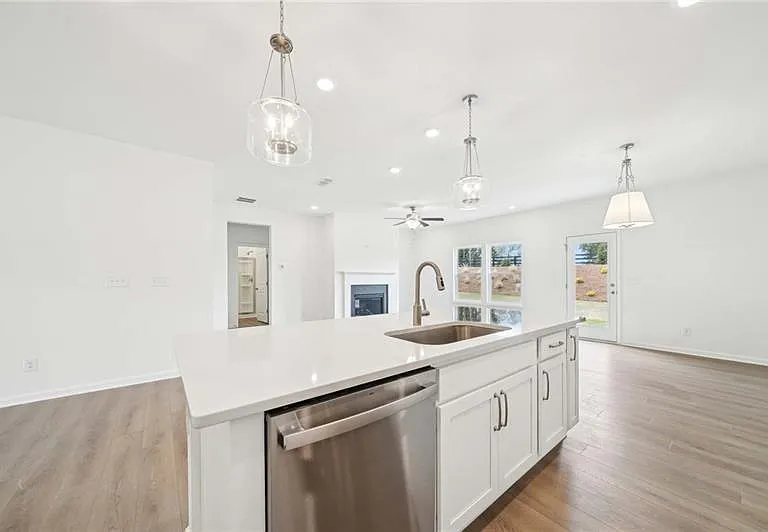 320 Silverleaf Trl — Photo 2